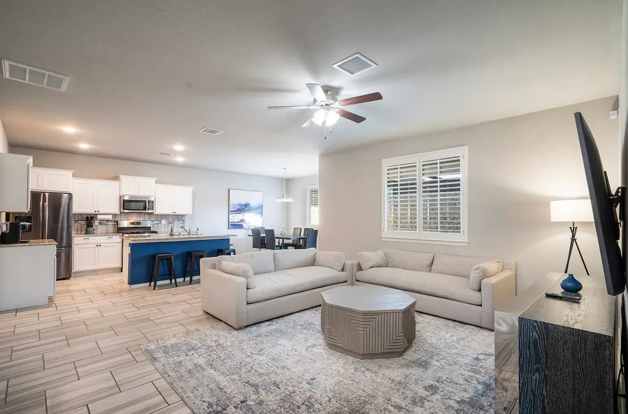 5 bed, 2453 sqft, $3,800 — Photo 4