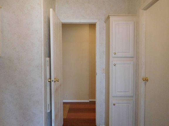 5th image of 408 Seawane Cir