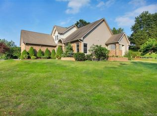 24 Silano Dr, Oxford, CT 06478