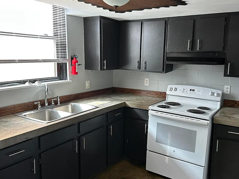 703 Wilkinson Blvd #4 — Photo 9