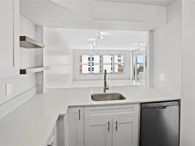 3000 E Sunrise Blvd #12E — Photo 6