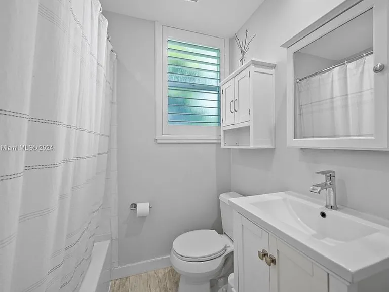 747 Michigan Ave #301 — Photo 3