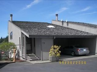 911 Park Ave #17, Lakeside, OR 97449