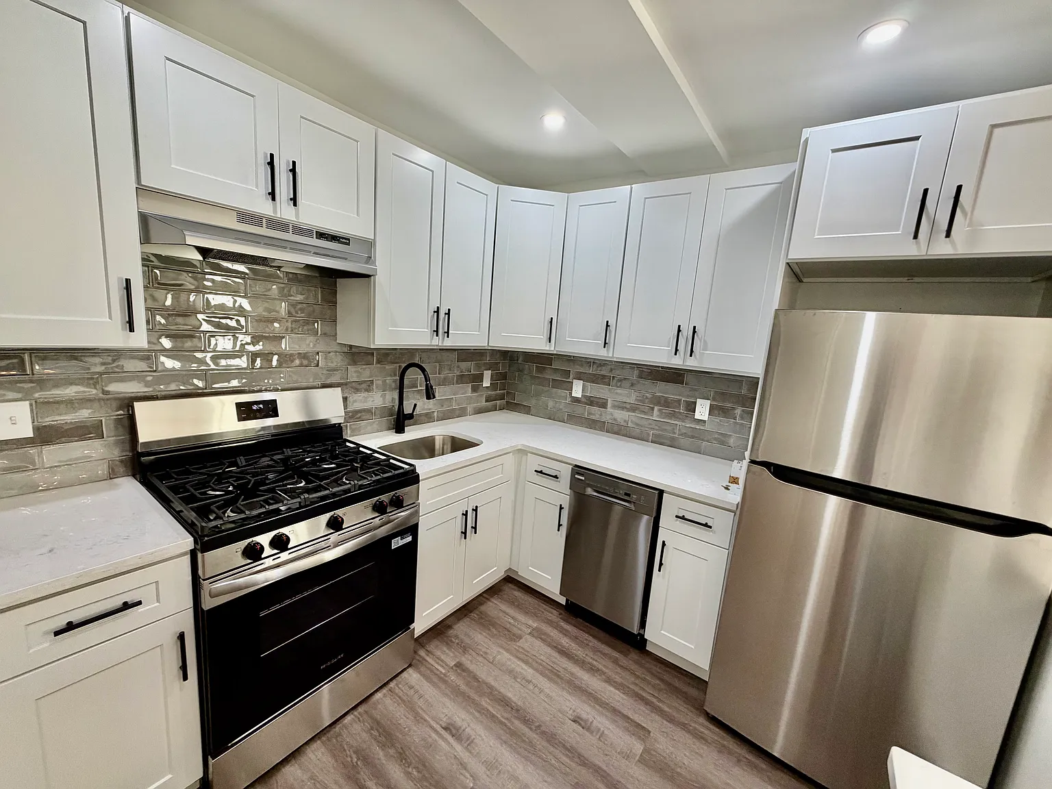 Stonelea Pl, New Rochelle — Photo 1