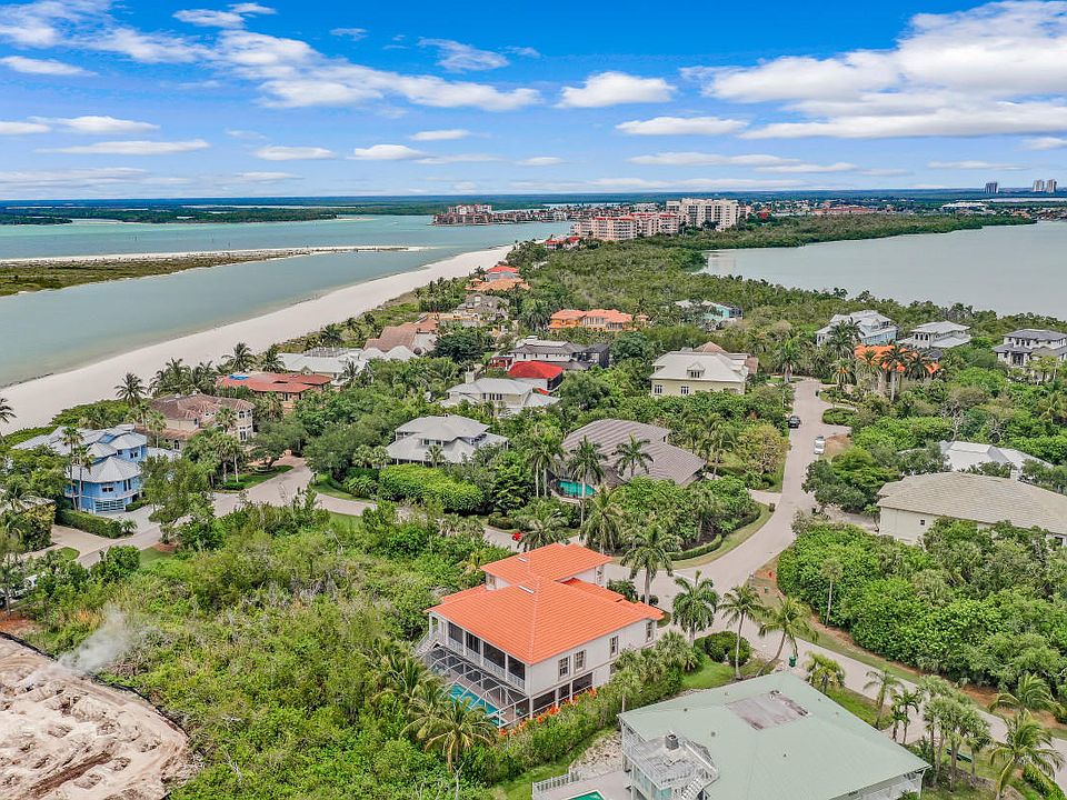 1st image of 946 Sand Dune Dr