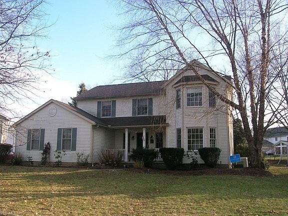 5th image of 150 Essex Ln