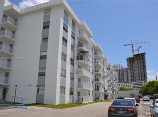 16465 NE 22nd Ave APT 110, North Miami Beach, FL 33160