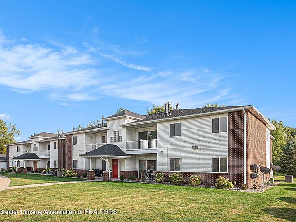 3rd image of 915 Carom Cir