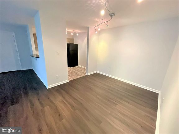 5th image of 4555 Interlachen Ct #H