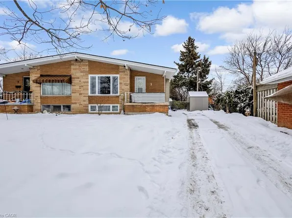 5 Carrington Ct, Hamilton, ON L9A 4N5