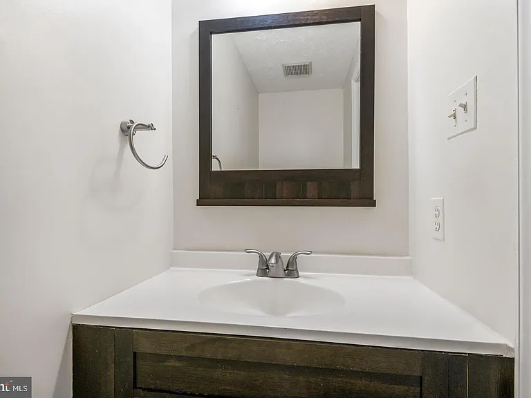 6121 Cedar Wood Dr — Photo 16