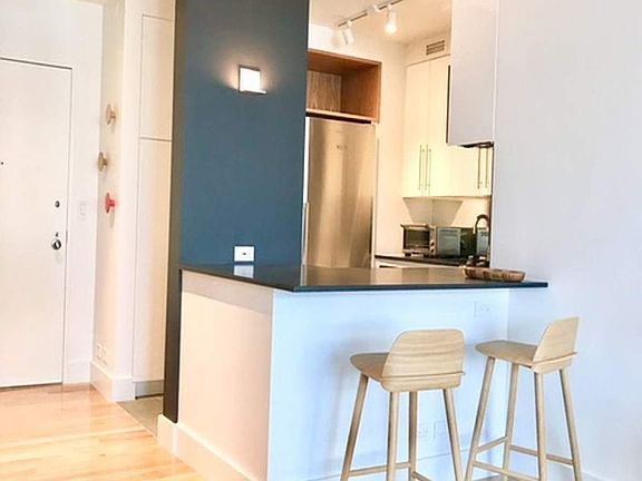 3rd image of 117 E 57th St APT 42F