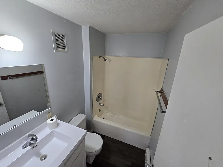 318 Walnut St — Photo 5