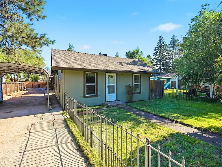510 NE Quimby Ave #1 — Photo 2