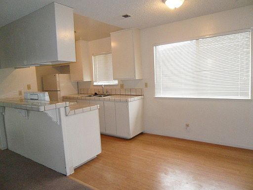 3rd image of 5445 Eagles Ln APT 4