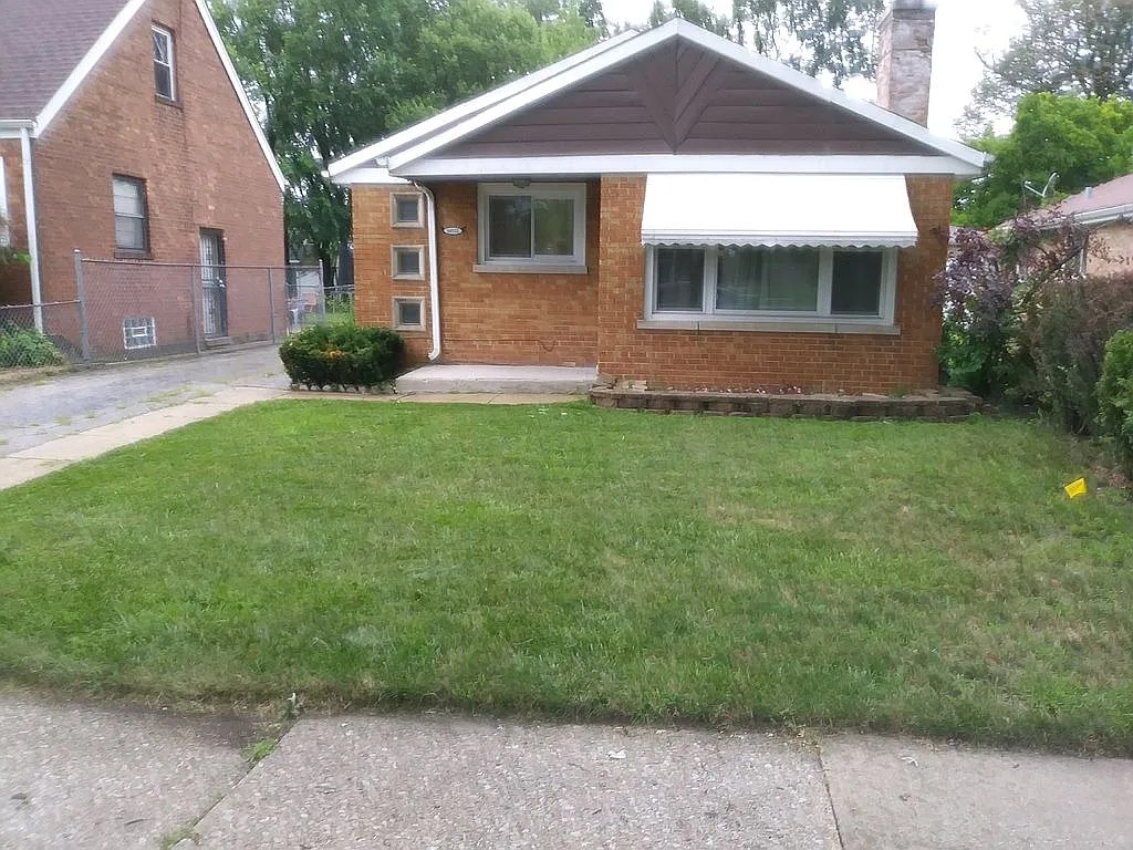 14522 S La Salle St photo 1