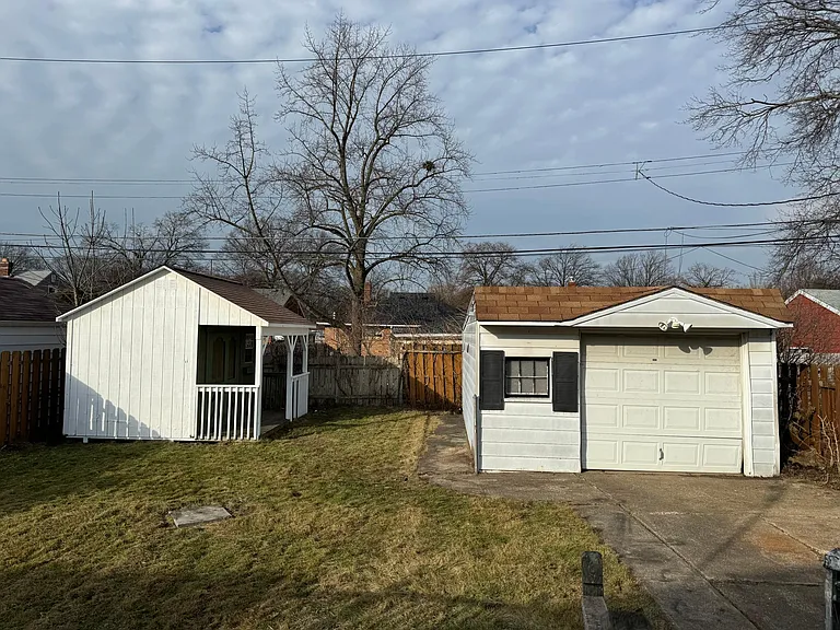 9104 Torrance Ave — Photo 3