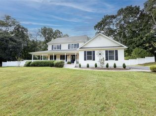 5 Crescent Ct, Wading River, NY 11792