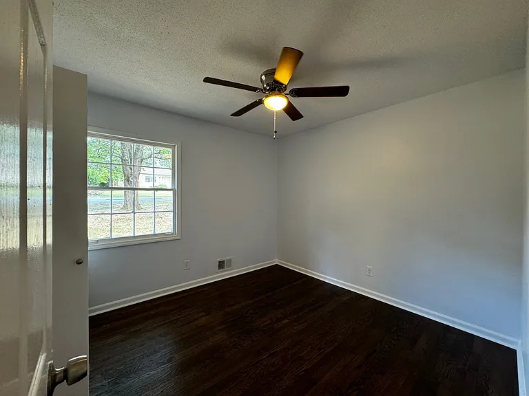 213 Rhodes Dr — Photo 11