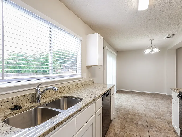 6102 Candletree — Photo 9