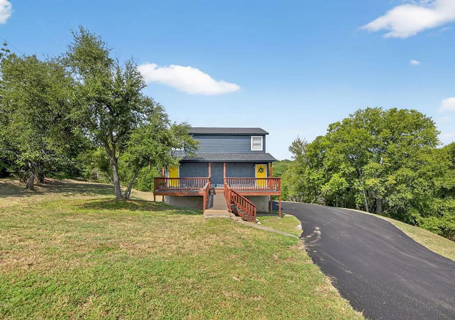 Hill Country Duplex - 1/2 Acre - Oak Hill - Cool 2Bd 1.5 BA - Totally Remodeled - Carport - $1700 — Photo 1