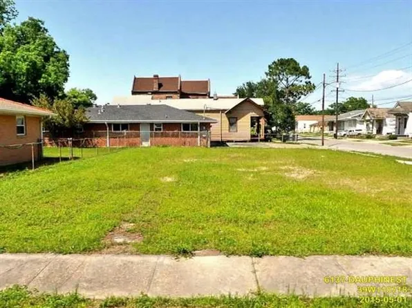 6137 Dauphine St, New Orleans, LA 70117