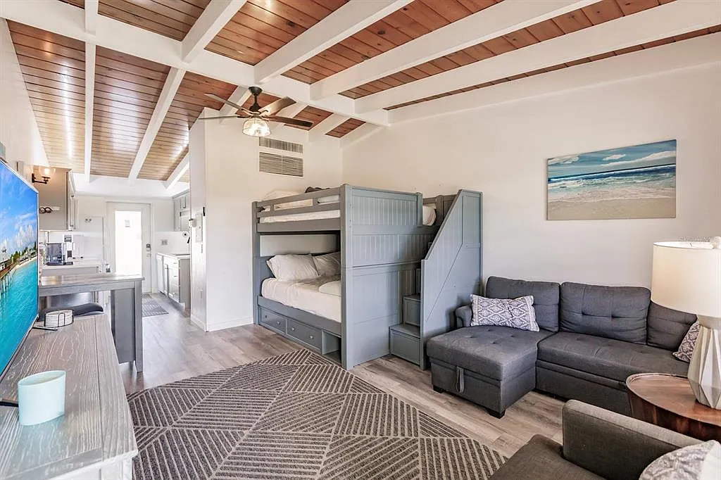 Studio, 1.0 bath, 420 sqft, $5,070 — Photo 2