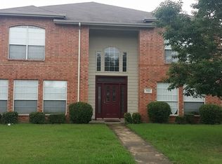 1910 Pin Oak Ln, Lancaster, TX 75146