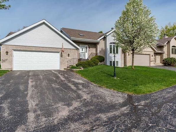 422 Village Wood Ln, Rockton, IL 61072