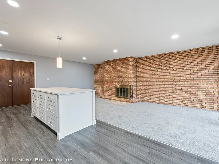 5600 Hillcrest Ln #2M — Photo 10