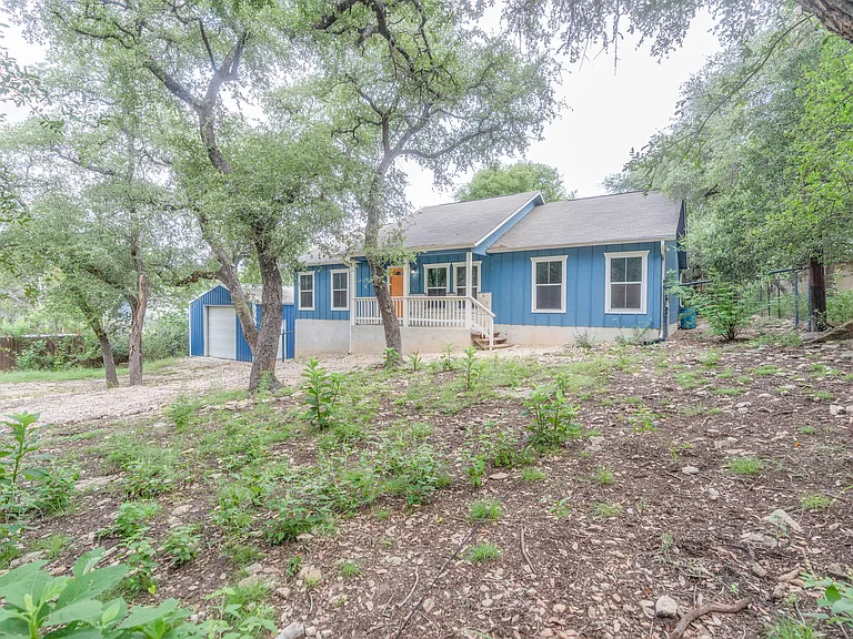 1015 Twin Deer Ln — Photo 2