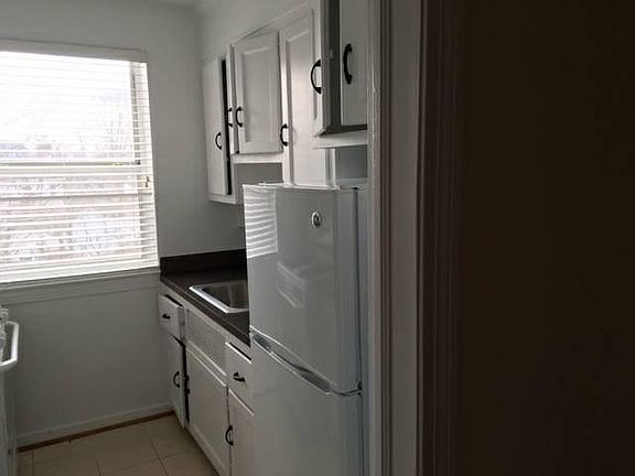 5th image of 1515 N Barton St