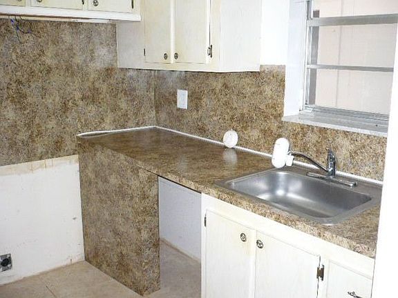 kitchen (needs appliances)