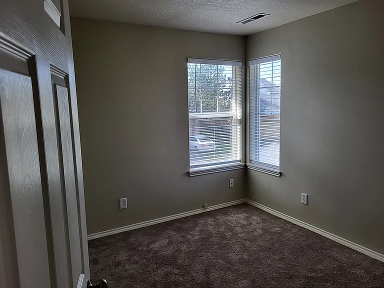 2390 NE 14th Way — Photo 20