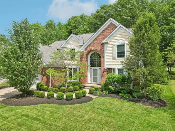 18549 Walnut Dr, Strongsville, OH 44149