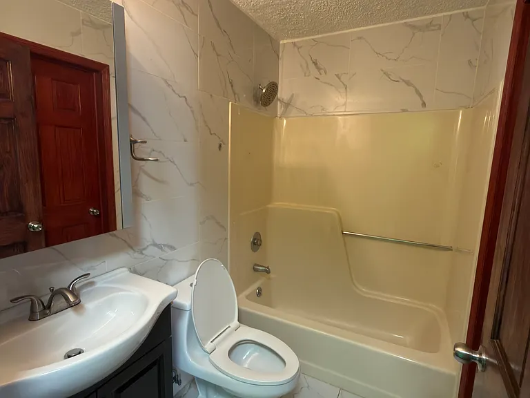 1190-1150 W Saint Georges Ave #B28 — Photo 5