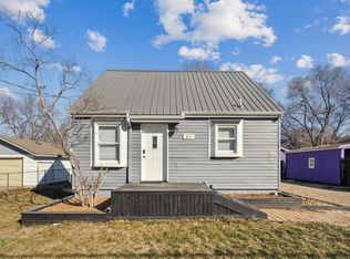 813 S Evans Rd, Evansdale, IA 50707