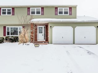 6113 Ridgecrest Dr, North Syracuse, NY 13212
