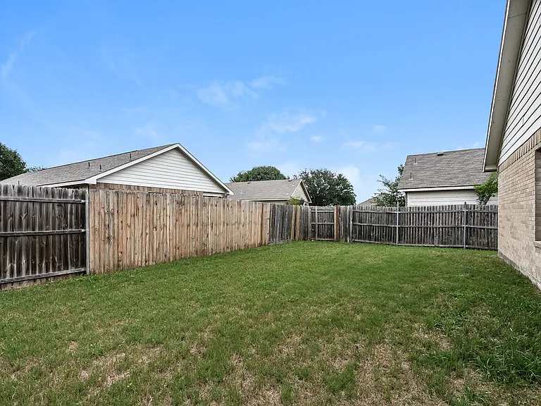 1108 Boxwood Dr — Photo 15