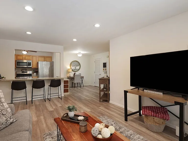 1015 Wedgewood Cir #1015 — Photo 17