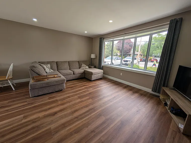 697 Collins Bay Rd #HOUSE — Photo 7