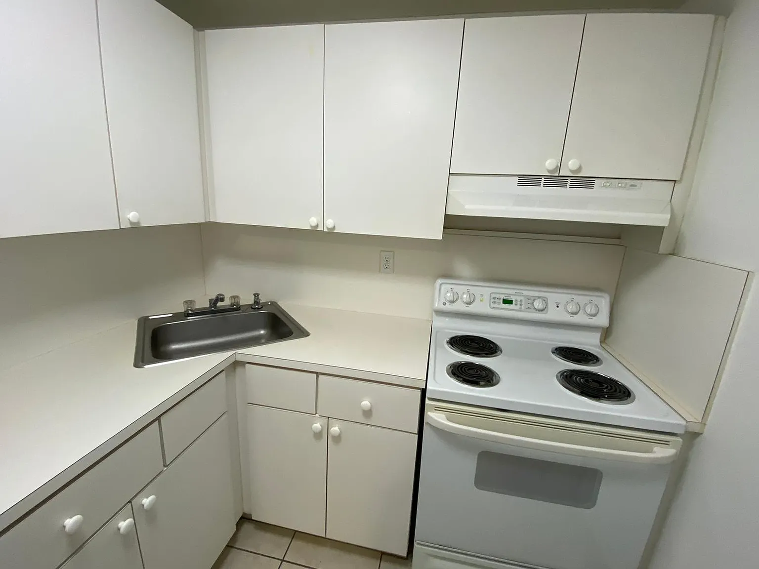 666 W 81 St # 107 (45F) - 1 — Photo 2