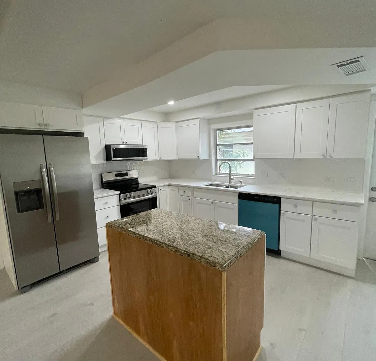 2 bed, 1275 sqft, $2,095 — Photo 3