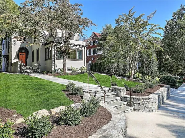262 Irving Ave, Providence, RI 02906