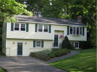 22 Winsor Dr, Dracut, MA 01826