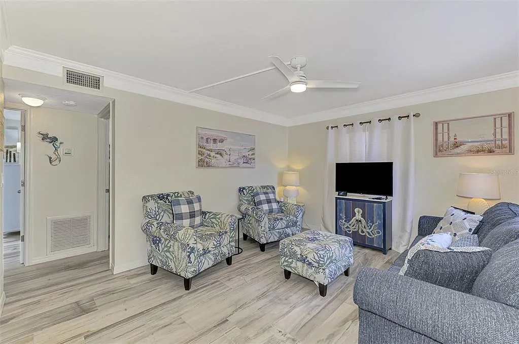 2 bed, 1.0 bath, 680 sqft, $2,450 — Photo 4