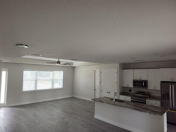 4th image of 1027 Wyoming Dr SE