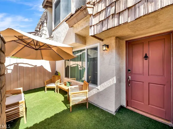 18631 Collins St APT 10, Tarzana, CA 91356