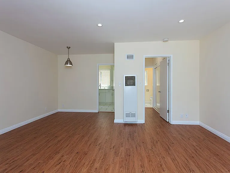 255 S Madison Ave — Photo 6