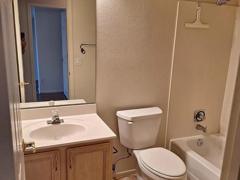 4333 E Hartford Ave — Photo 15